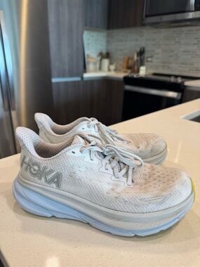 HOKA Clifton 9 Sneakers